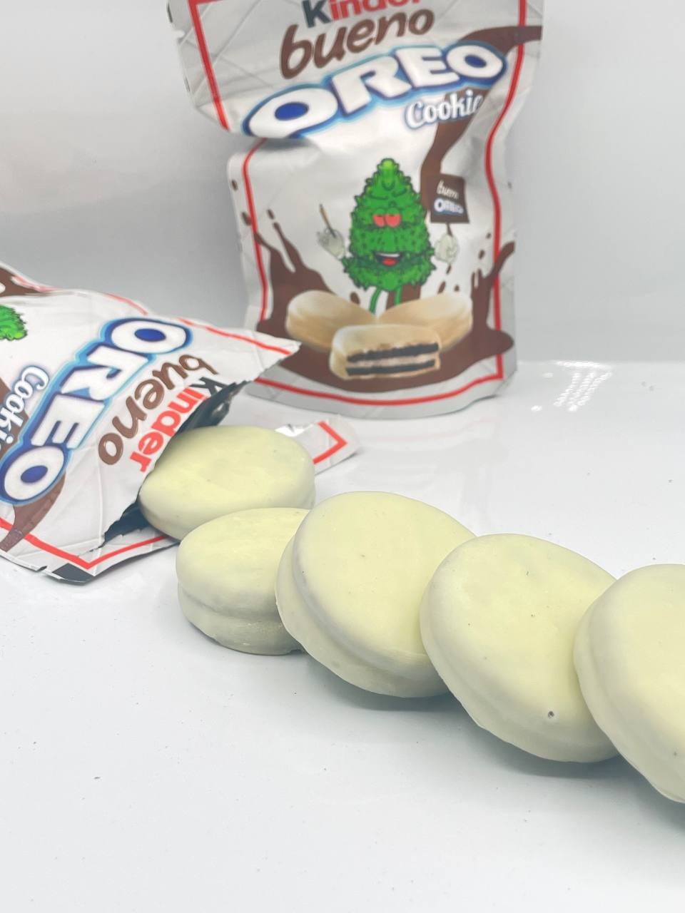 White Milk Oreo (Oreoz Cookies) 🍪🥛